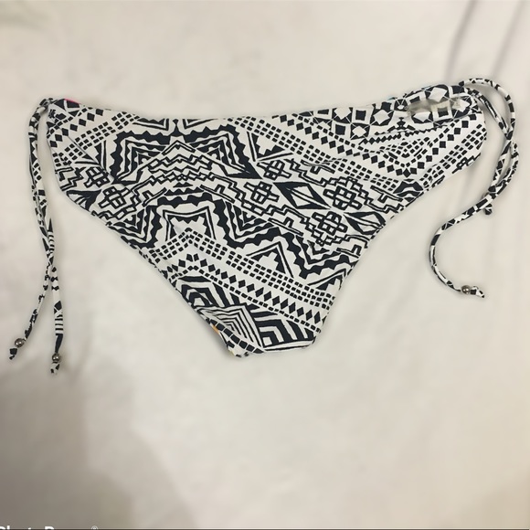 VITAMIN A Swim Reversible Side Tie Bikini Bottom - Picture 9 of 11